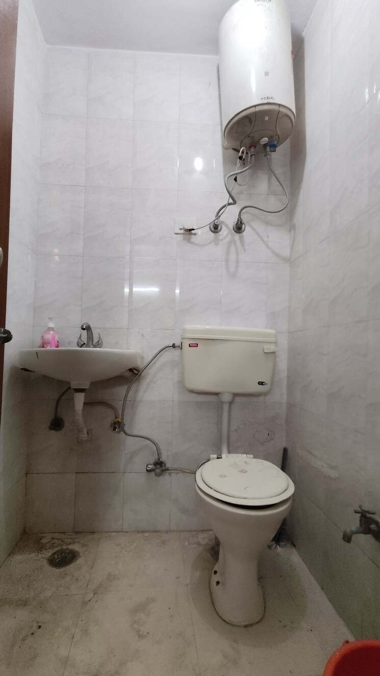 Bathroom, saket 1 Bedroom 450 Sq.Ft. Builder Floor In Saket Delhi 8965149