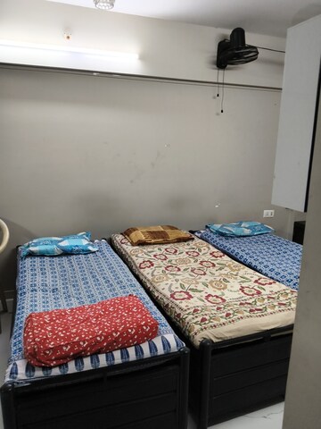 1 BHK Apartment For Rent in Vile Parle West