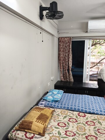 Bedroom in 1 BHK Apartment at Vile Parle West – for Rent