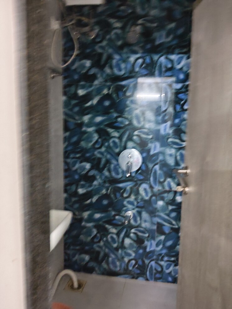 Attached Bathroom, vile parle west 1 Bedroom 450 Sq.Ft. Apartment In Vile Parle West Mumbai 8965146