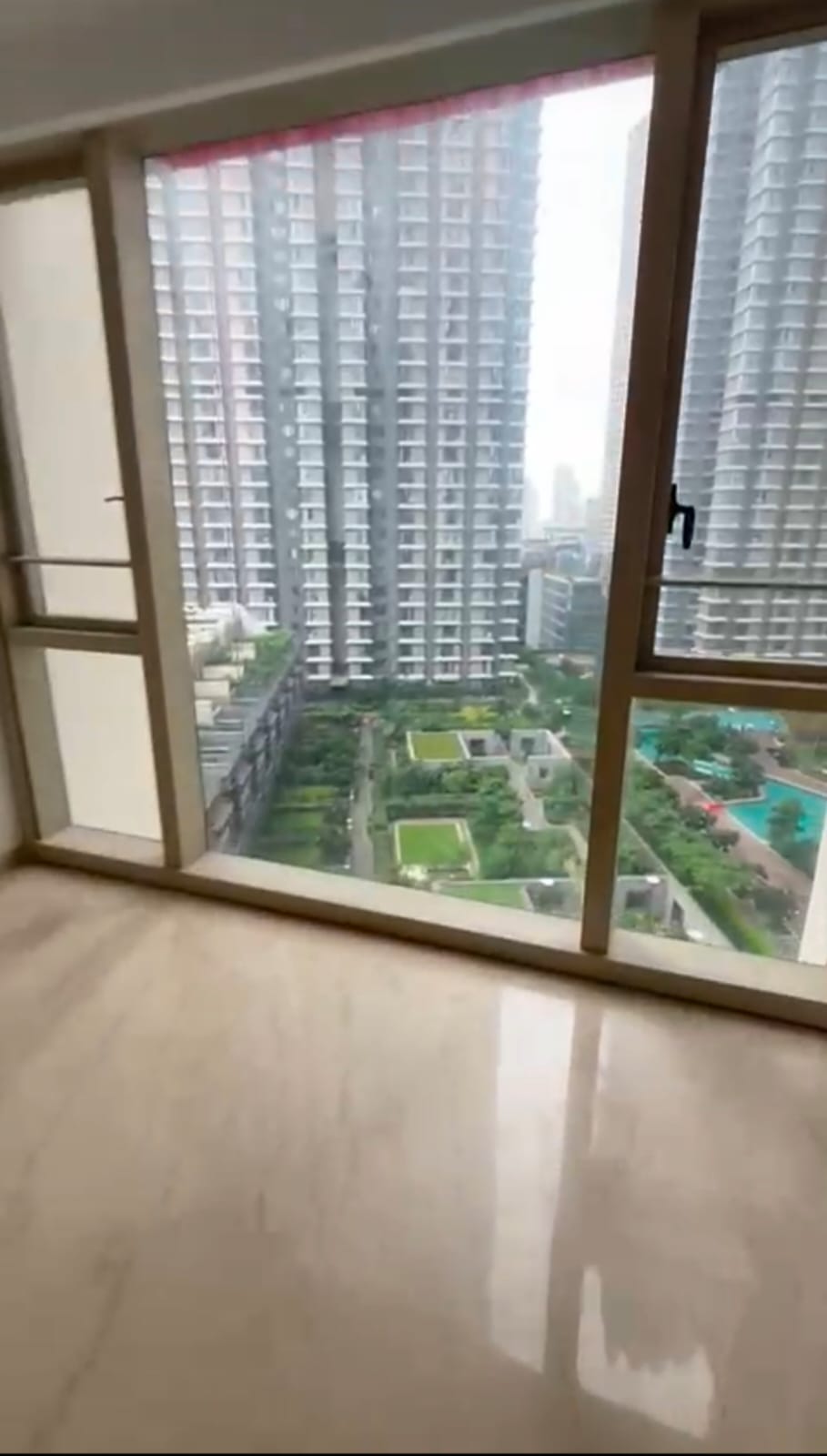 2.5 BHK + Servant Room Apartment For Rent in Lodha Parkside