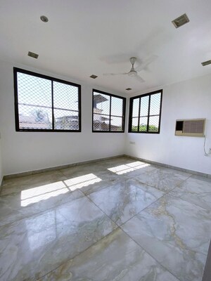 Room in 2 BHK Apartment at Vashi – for Sale