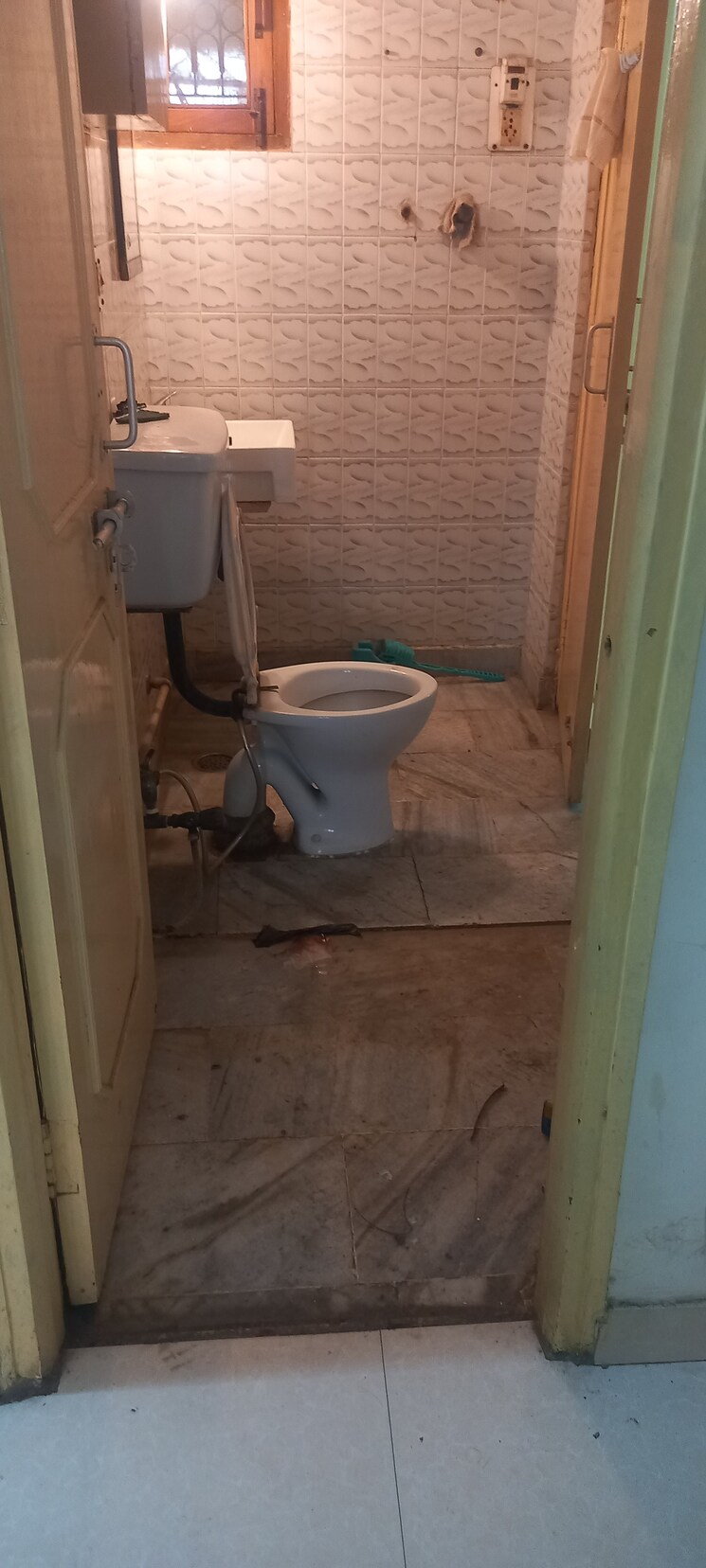 Bathroom, ip extension 3 Bedroom 1450 Sq.Ft. Apartment In Ip Extension Delhi 8965184