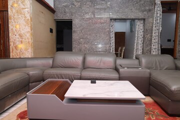 Furnished Amenities in 5 BHK Independent House at Akkarai – for Sale