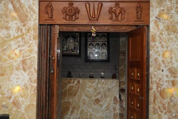 Furnished Amenities in 5 BHK Independent House at Akkarai – for Sale
