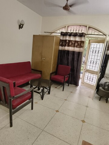 Living Room in 2 BHK Builder Floor at Unitech South City II, Sector 50 – for Rent