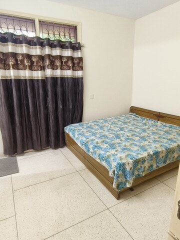 Master Bedroom in 2 BHK Builder Floor at Unitech South City II, Sector 50 – for Rent