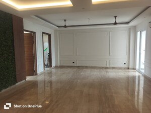 Room in 3.5 BHK Apartment at M3M Escala, Sector 70a – for Sale