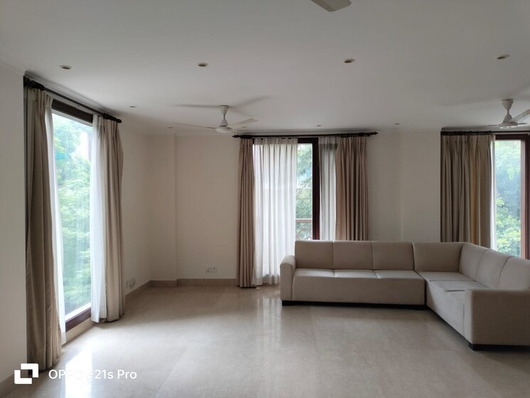 Living Room, defence colony 3 Bedroom 325 Sq.Yd. Builder Floor In Defence Colony Delhi 8965207