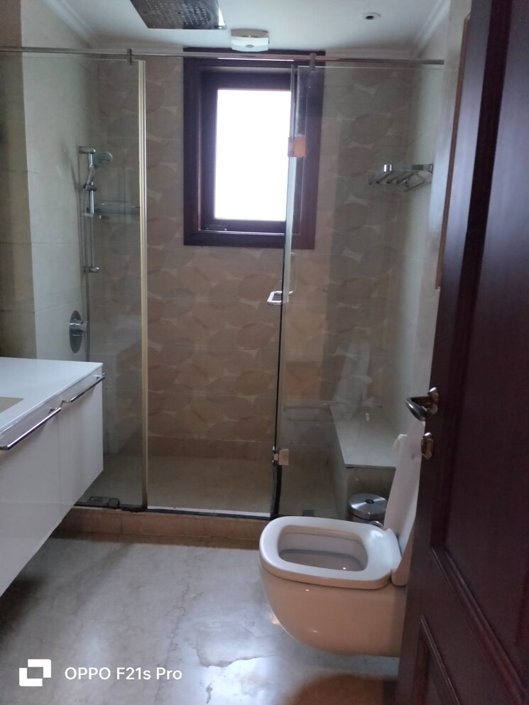 Bathroom, defence colony 3 Bedroom 325 Sq.Yd. Builder Floor In Defence Colony Delhi 8965207