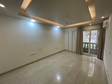 Room in 4 BHK Builder Floor at Defence Colony – for Rent