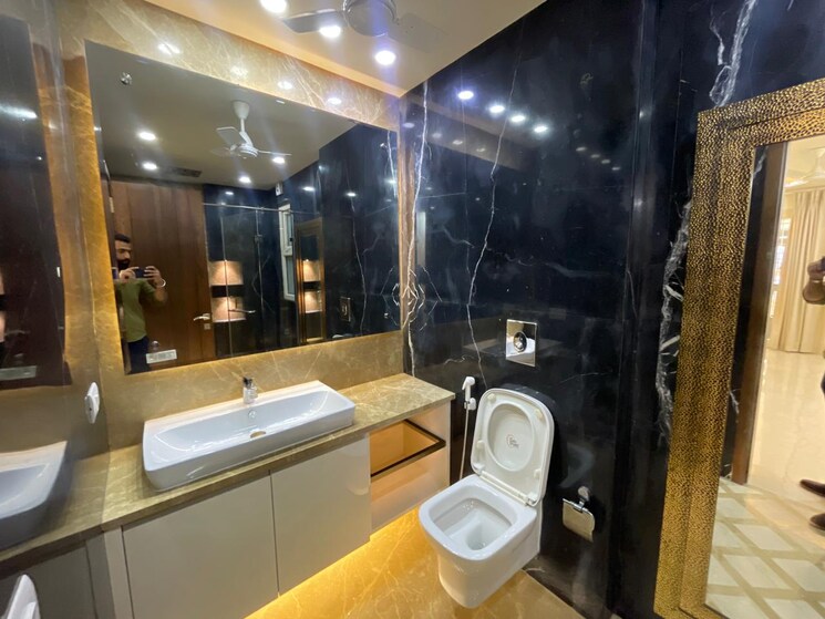 undefined, defence colony 4 Bedroom 325 Sq.Yd. Builder Floor In Defence Colony Delhi 8965213