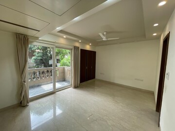 Room in 4 BHK Builder Floor at Defence Colony – for Rent