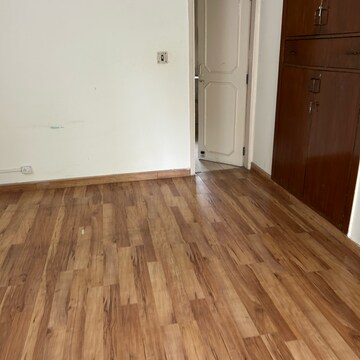 3 BHK Apartment For Rent in Rwa Jalvayu Vihar Noida, Sector 25