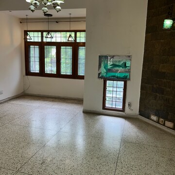 Room in 3 BHK Apartment at Rwa Jalvayu Vihar Noida, Sector 25 – for Rent