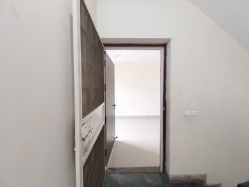 Furnished Amenities in 3 BHK Builder Floor at Unitech Woodstock Floors, Sector 50 – for Rent