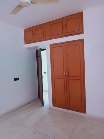 Room in 3 BHK Builder Floor at Unitech South City II, Sector 50 – for Rent