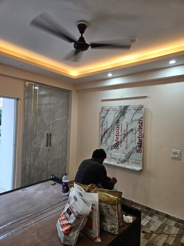 Living Room in 2.5 BHK Apartment at VVIP Homes, Gaur City 2 – for Rent