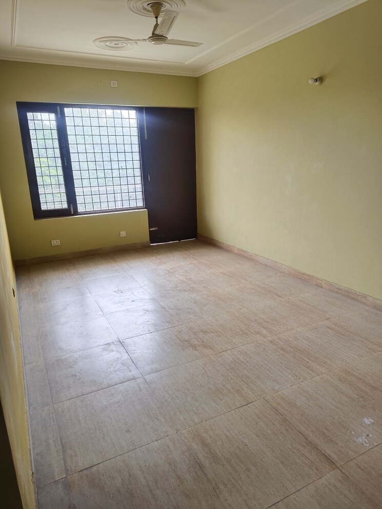 Living Room, vipul-world-floors 3 Bedroom 2200 Sq.Ft. Builder Floor In Sector 48 Gurgaon 8965365