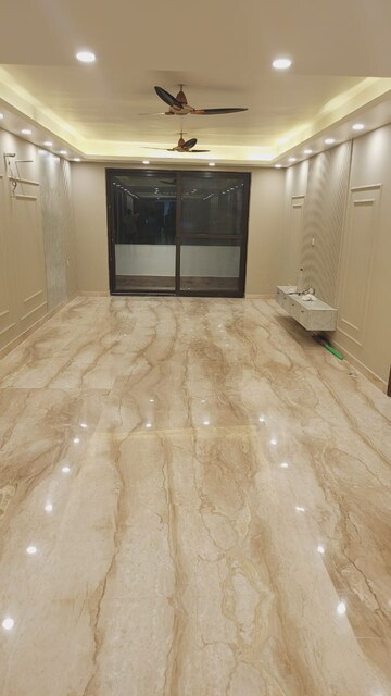 Room in 4 BHK Builder Floor at Palam Vihar – for Sale