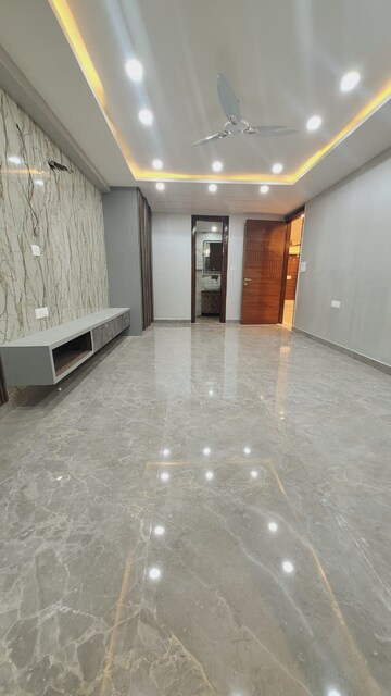 Room in 4 BHK Builder Floor at Palam Vihar – for Sale