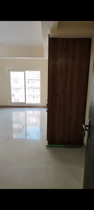 Room in 3 BHK Apartment at Godrej Woods, Sector 43 – for Sale