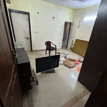 Room in 2 BHK Builder Floor at Kotla Mubarakpur – for Rent