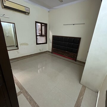 Room in 2 BHK Builder Floor at Kotla Mubarakpur – for Rent