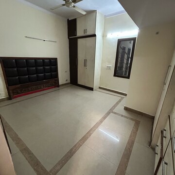 Room in 2 BHK Builder Floor at Kotla Mubarakpur – for Rent
