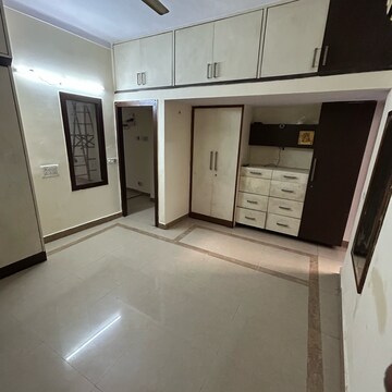 Room in 2 BHK Builder Floor at Kotla Mubarakpur – for Rent