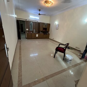 Room in 2 BHK Builder Floor at Kotla Mubarakpur – for Rent