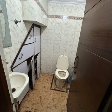 Attached Bathroom in 2 BHK Builder Floor at Kotla Mubarakpur – for Rent