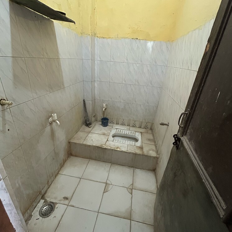 Bathroom, kotla mubarakpur 1 RK 350 Sq.Ft. Builder Floor In Kotla Mubarakpur Delhi 8965424