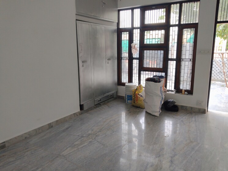Room, sector 21c 3 Bedroom 360 Sq.Yd. Independent House In Sector 21c Faridabad 8965436