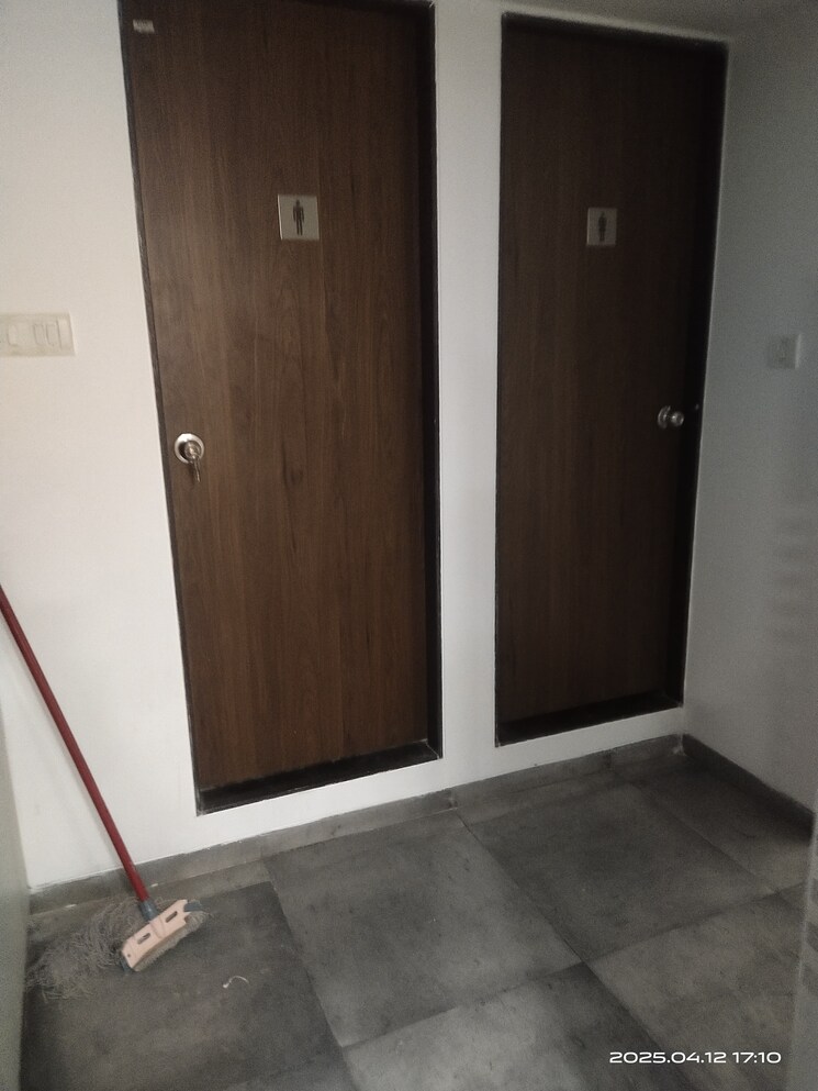 Washroom, pinnacle-business-park Commercial Office Space 2700 Sq.Ft. In Andheri East Mumbai 8965462