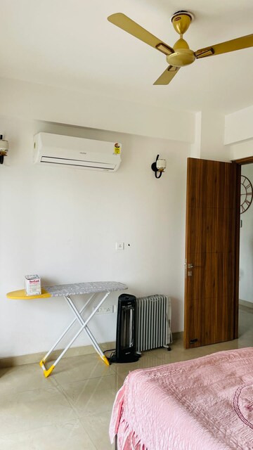 Room in 1 BHK Apartment at Gomti Nagar – for Rent