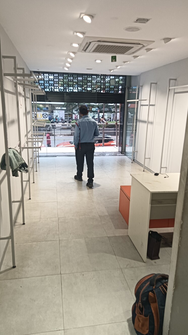  Parking, madhapur Commercial Shop 1200 Sq.Ft. In Madhapur Hyderabad 8965493