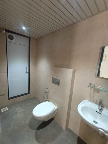 Attached Bathroom in 3 BHK Apartment at Gitanjali Apartment Chembur, Chembur – for Rent