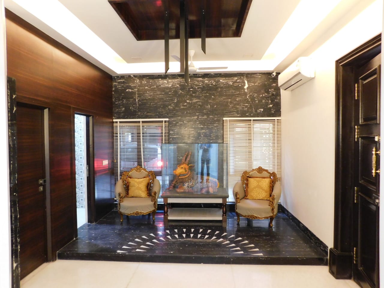 5 BHK + Pooja Room,Servant Room,Extra Room 5800 Sq.Ft. Villa in Lanco Hills Hanging Gardens Villas