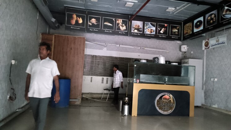  Parking, madhapur Commercial Shop 700 Sq.Ft. In Madhapur Hyderabad 8965508