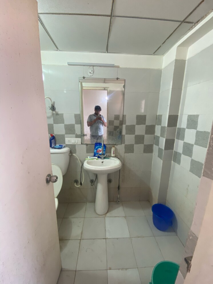 Bathroom, gaur-yamuna-city 2 Bedroom 1075 Sq.Ft. Apartment In Sector 19 Yamuna Expressway Greater Noida 8965518