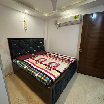 Bedroom in 3 BHK Builder Floor at Kotla Mubarakpur – for Rent
