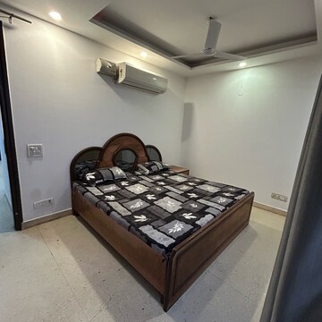 Bedroom in 3 BHK Builder Floor at Kotla Mubarakpur – for Rent