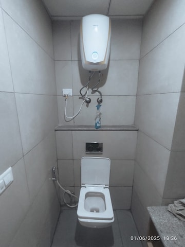  Studio Apartment at Gaur Runway Suites, Gaur Yamuna City – for Rent