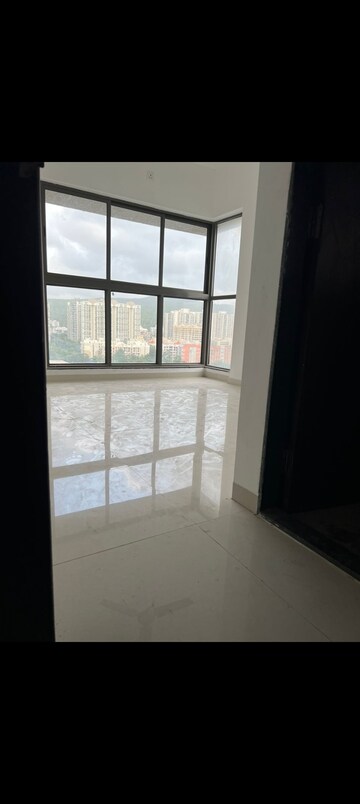 Room in 2 BHK Apartment at Oxford Navrang Crystal, Goregaon West – for Rent