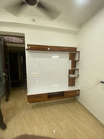 Room in 2.5 BHK Apartment at Gaur Yamuna City 16th Park View, Sector 19 Yamuna Expressway – for Rent