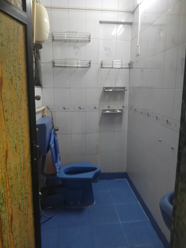 Bathroom, tilak-nagar-building 2 Bedroom 650 Sq.Ft. Apartment In Tilak Nagar Mumbai 8965608