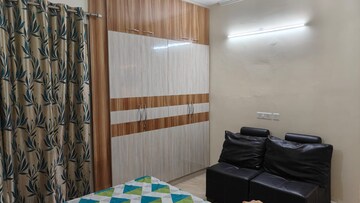 Room in 3 BHK Apartment at Gaur Yamuna City 16th Park View, Sector 19 Yamuna Expressway – for Rent