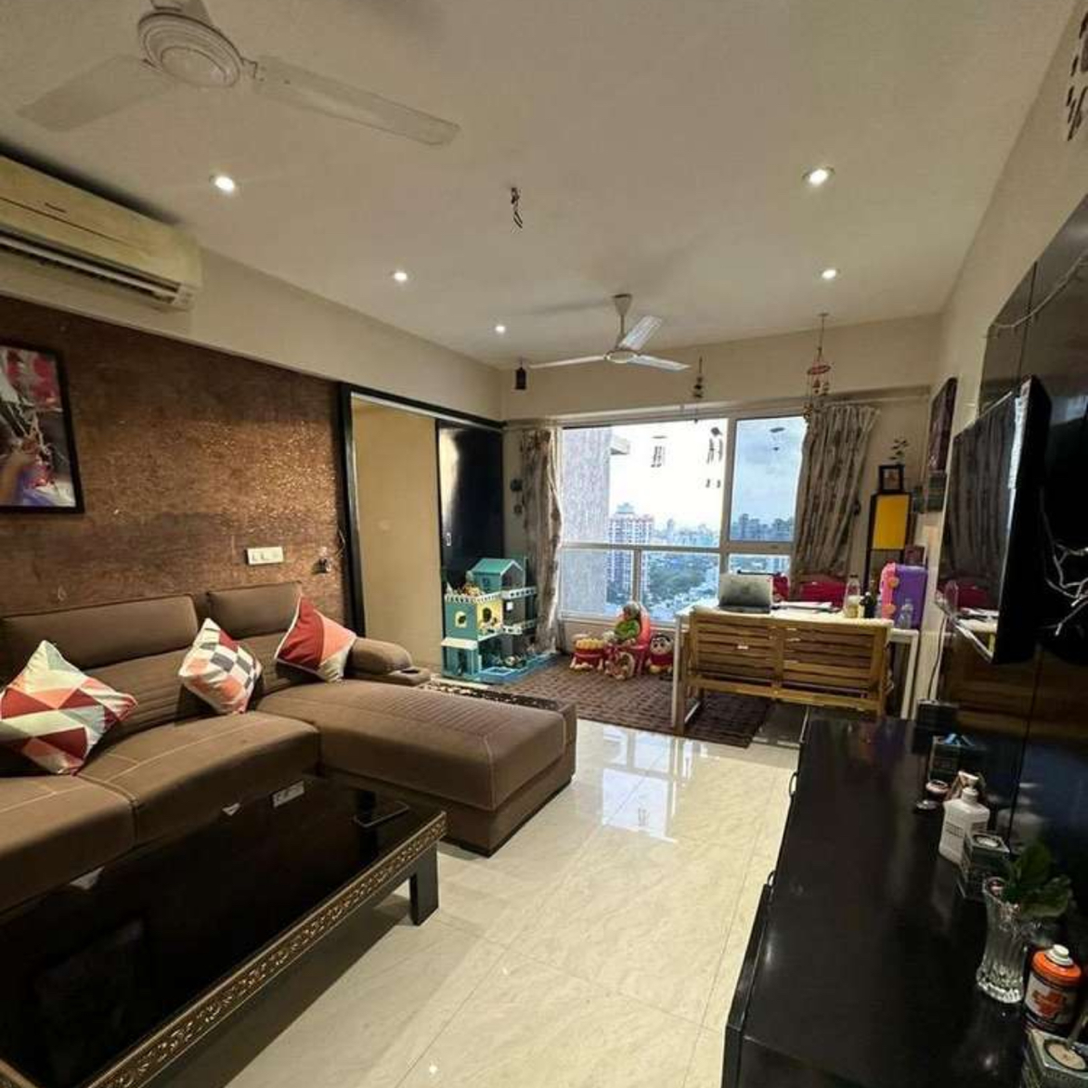 2 BHK 750 Sq.Ft. Apartment in Girnar CHS Andheri West