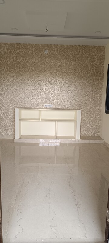 Room in 4 BHK Apartment at Injapur – for Sale